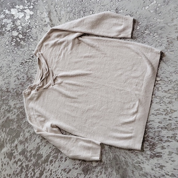 Barefoot Dreams CozyChic Lite Lace-Up Pullover Sand Dune SzL - Picture 6 of 6